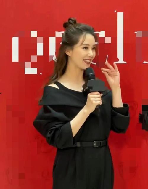 娱乐圈大瓜最新爆料漫画,揭秘明星背后的惊人真相 第1张 娱乐圈大瓜最新爆料漫画,揭秘明星背后的惊人真相 第1张